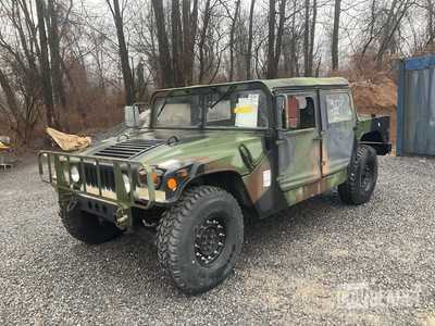 1989 AM General M1097R1 HMMWV 4 Door Soft Top w/Truck Body