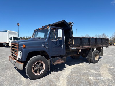 1983 International 1754 4x2 T / A-kiepwagen
