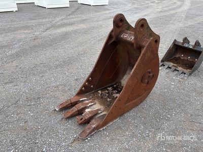 24 in Digging Excavator Bucket