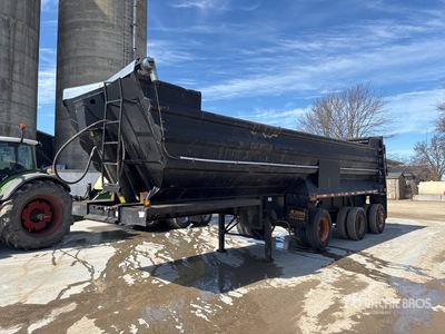 1995 Raglan 35 ft Tri/A End Dump Trailer