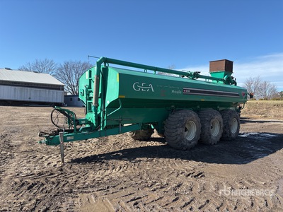 Houle 6100 gal Liquid Manure Spreader