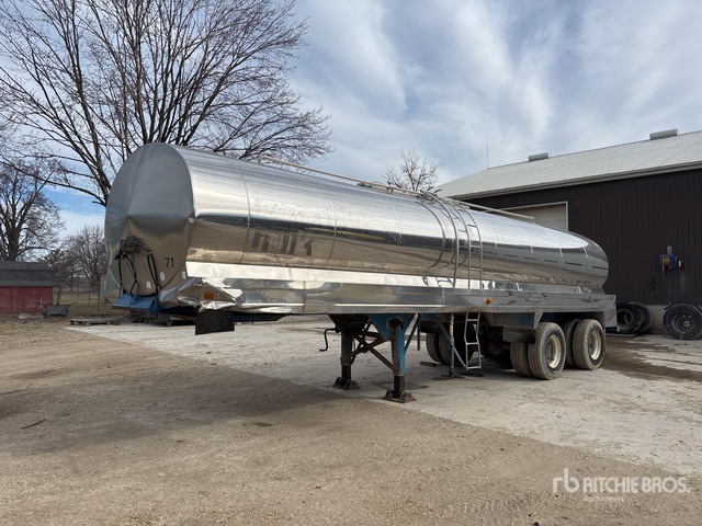 1987 6740 gal T/A Tanker Trailer | Ritchie Bros. Auctioneers