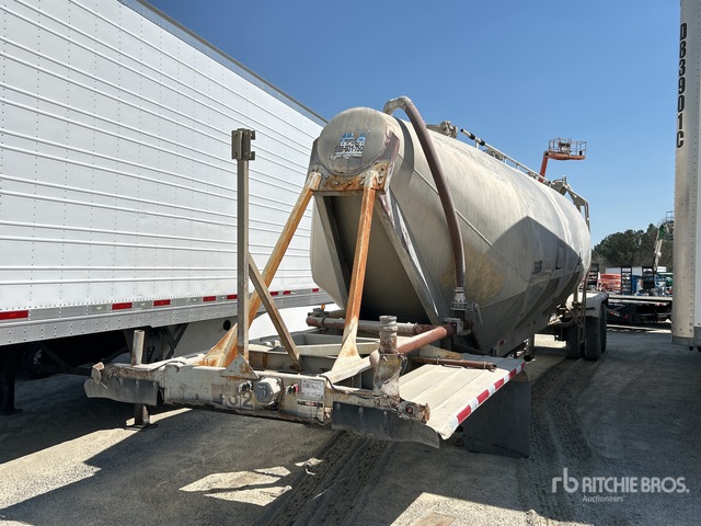 1989 Fruehauf T/A Pneumatic Bulk Trailer