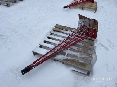 Quantity of (6) Grain Box Cleaning Safety Hoes 農業関連 - その他