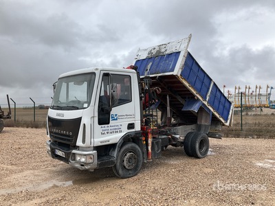 2004 Iveco ML100E18K 4x2 Camion à plate-forme avec grue