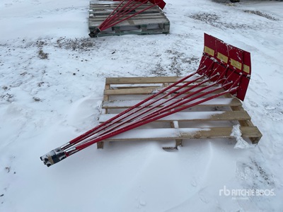 Quantity of (6) Grain Box Cleaning Safety Hoes 農業関連 - その他