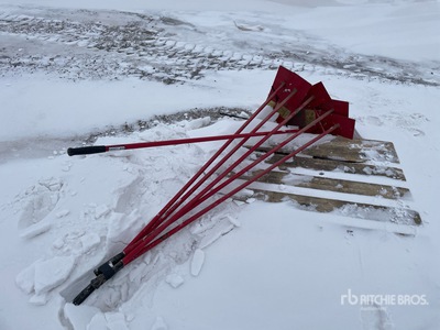 Quantity of (6) Grain Box Cleaning Safety Hoes 農業関連 - その他