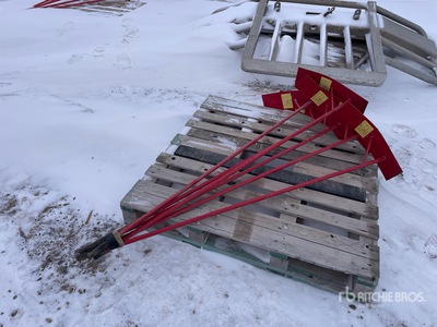 Quantity of (6) Grain Box Cleaning Safety Hoes 農業関連 - その他