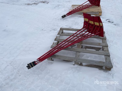 Quantity of (6) Grain Box Cleaning Safety Hoes 農業関連 - その他