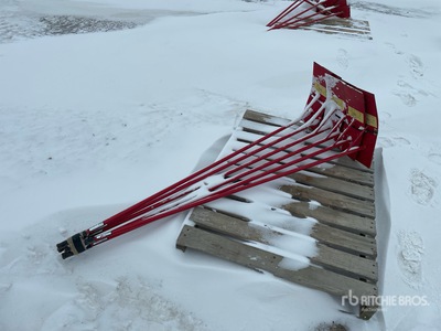 Quantity of (6) Grain Box Cleaning Safety Hoes 農業関連 - その他