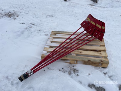 Quantity of (6) Grain Box Cleaning Safety Hoes 農業関連 - その他