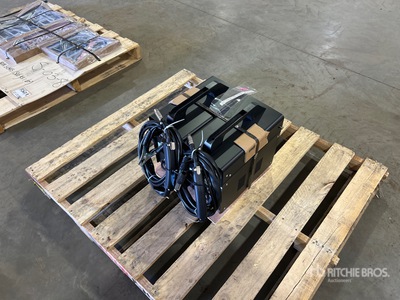 Quantity of (2) 120 A Mobile MIG Schweißgerät (Unused)