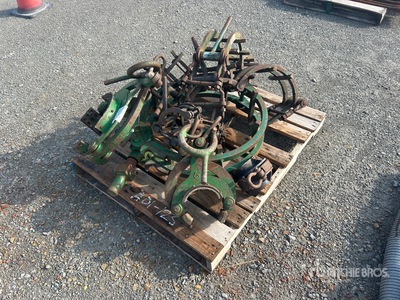 Quantity of pipeline line up clamps and calipers