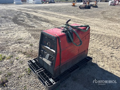 2002 Lincoln Electric 305G Skid-Mounted Electric Welder