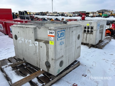 Quantity of (2) Top & Bottom Man hole Articoli da ferramenta e di consumo