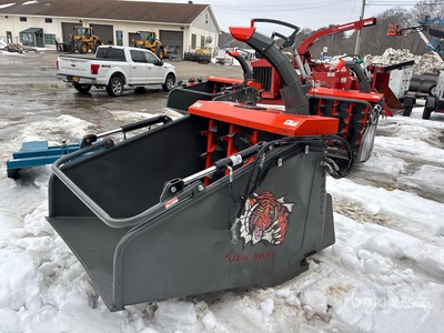 Strawmaster SMMI-4 Skid Steer Bale Shredder/Spreader