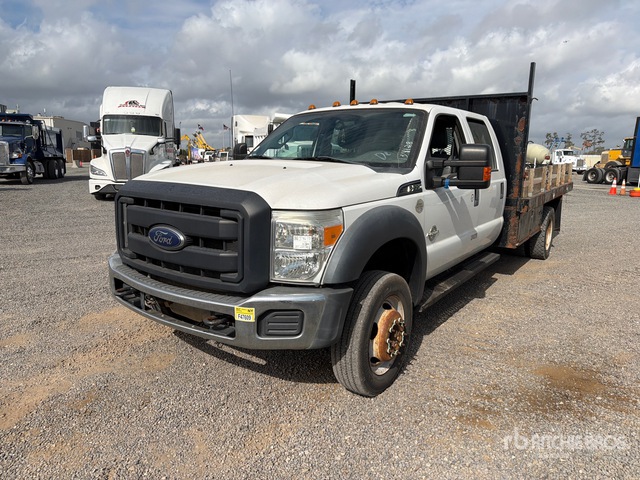2016 Ford F-550 Super Duty 4x4 Crew Cab Flatbed Truck