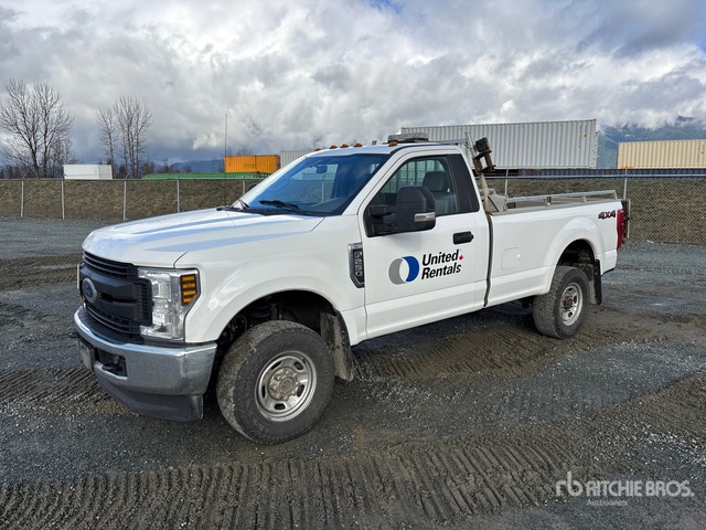 1FTBF2B63JEC30835 Ford F-250 Photo 1