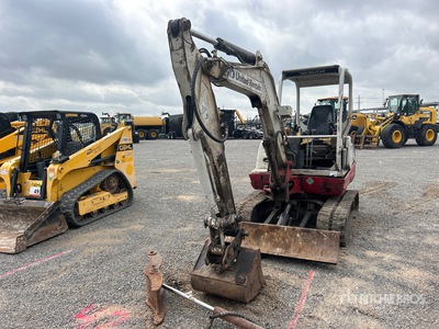 2013 Takeuchi TB235 حفارة صغيرة