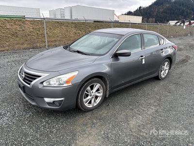 2014 Nissan Altima SV Automobile