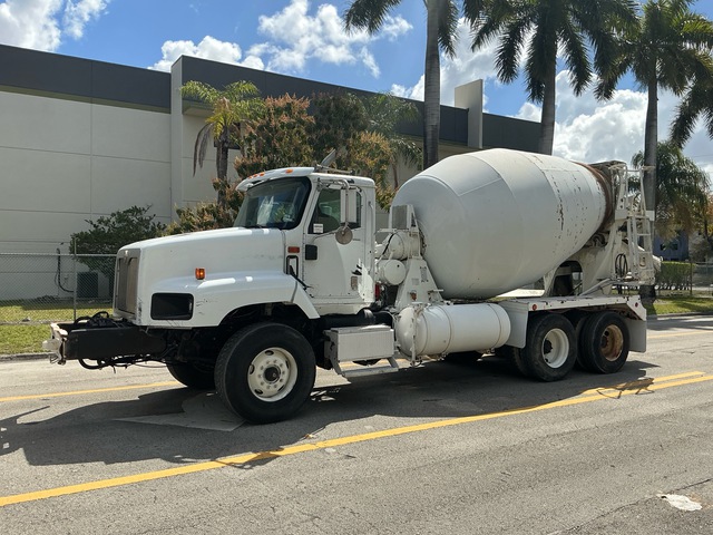2005 International Paystar 5600i 6x4 Mixer Truck