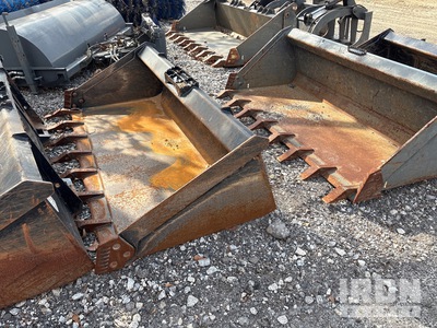 Land Pride HD74LLT 74 in General Purpose Pala para Minicargadora