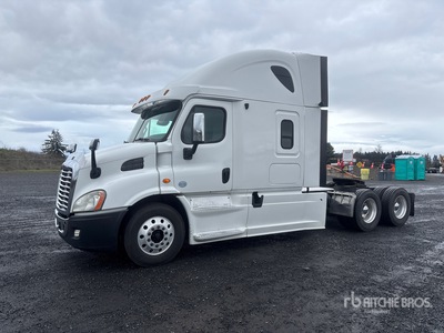 2013 Freightliner Cascadia 113 6x4 T/A Sleeper Truck Tractor