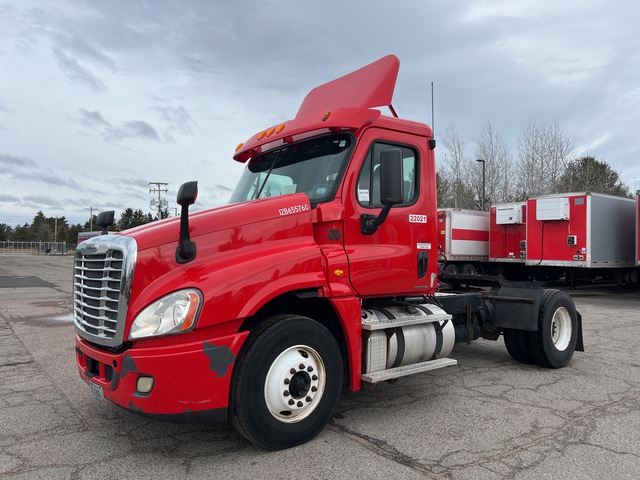 2012 Freightliner Cascadia 125 4x2 S/A Day Cab Truck Tractor
