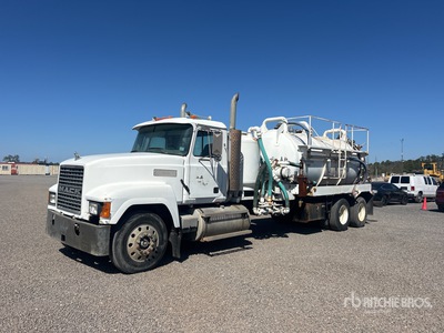 CUSCO on 2002 Mack CH613 6x4 Vacuum Excavator Truck