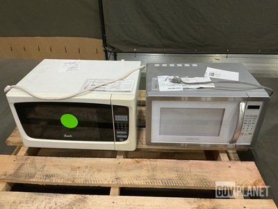 (1) Farberware FMO11AHTPLB Microwave & (1) Avanti MO1450TW Microwave