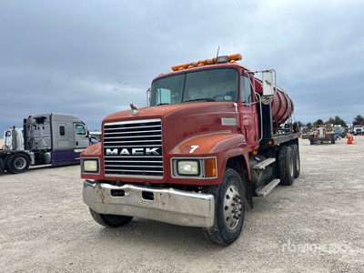 2005 Mack CH613 6x4 Camion eau
