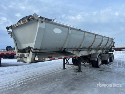 2007 Trout River 38 ft Tri/A Live Bottom Trailer