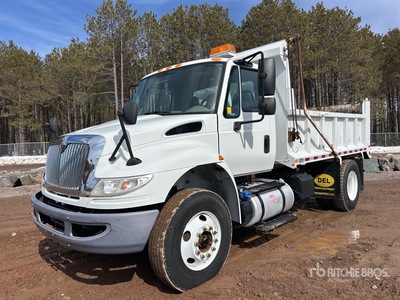 2015 International 4300 S/A Camión dumper