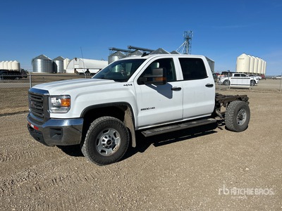 2017 GMC Sierra 2500HD 4x4 Crew Cab を見 Cab and Chassis