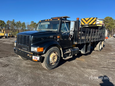 1998 International 4900 4x2 Camión atenuador