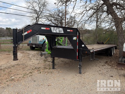 2022 P&C 30 ft T/A Gooseneck Equipment Trailer