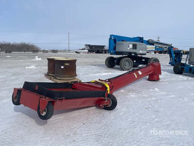 Farm King 15 in x 20 ft 6 in Swing Swing-Away Transfer Graan vijzel