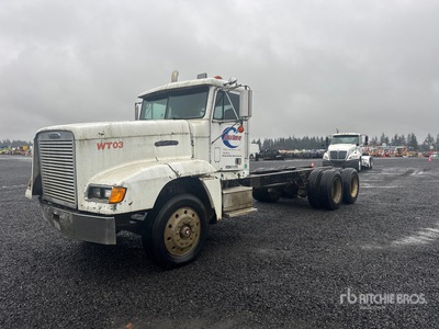 1989 Freightliner FLD 120 6x4 を見 Cab and Chassis