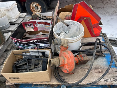 Quantity of Crop Lifters, Nuts and Bolts, Nails, Hydraulic Pump その他 - 機械部品