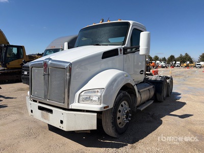 2016 Kenworth T880 T/A Day Cab Truck Tractor
