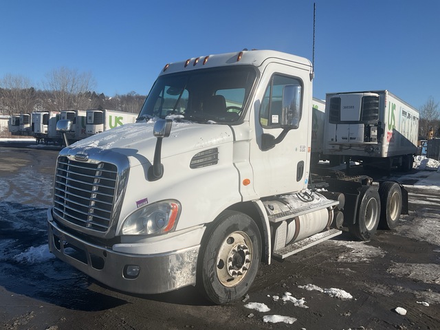 2013 Freightliner Cascadia 113 6x4 T/A Day Cab Truck Tractor