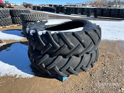 Quantity of (2) Taishan 18.4-34 إطارات المعدات