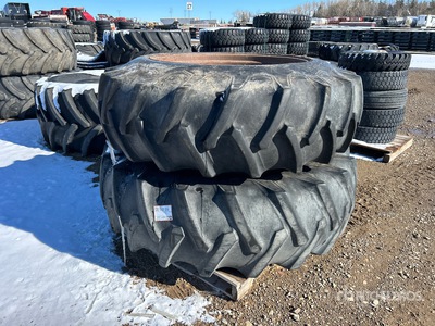 Quantity of (2) Firestone 18.4-38 إطارات المعدات
