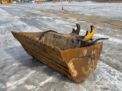 66 in Q/C Hydraulic Tilting Excavator Bucket - Fits Cat 323