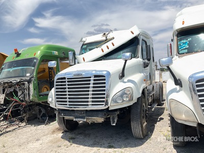 2017 Freightliner Cascadia 125 6x4 Tractocamion con Dormitorio (INOPERABLE) / T/A Sleeper Truck Tractor (Inoperable)
