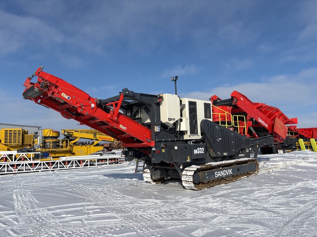 2022 Sandvik QH332 Tracked Cone Crushing Plant