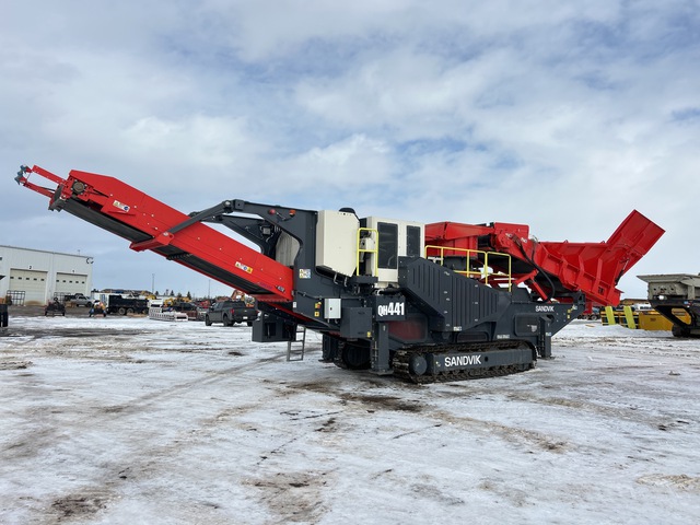 2022 Sandvik QH441 Tracked Closed Circuit Cone Crushing Plant
