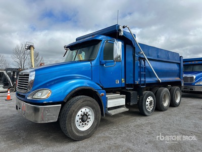 2013 Freightliner Columbia CL120 Tri/A Camión dumper (Glider Kit)