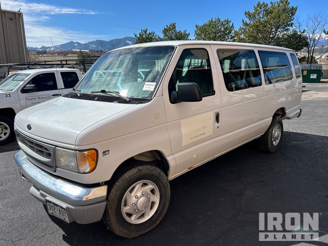1FBSS31L0YHA53019 Ford E-350 Photo 1
