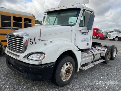2010 Freightliner Columbia 120 6x4 Cabeza Tractora Cabina Corta (Inoperable)